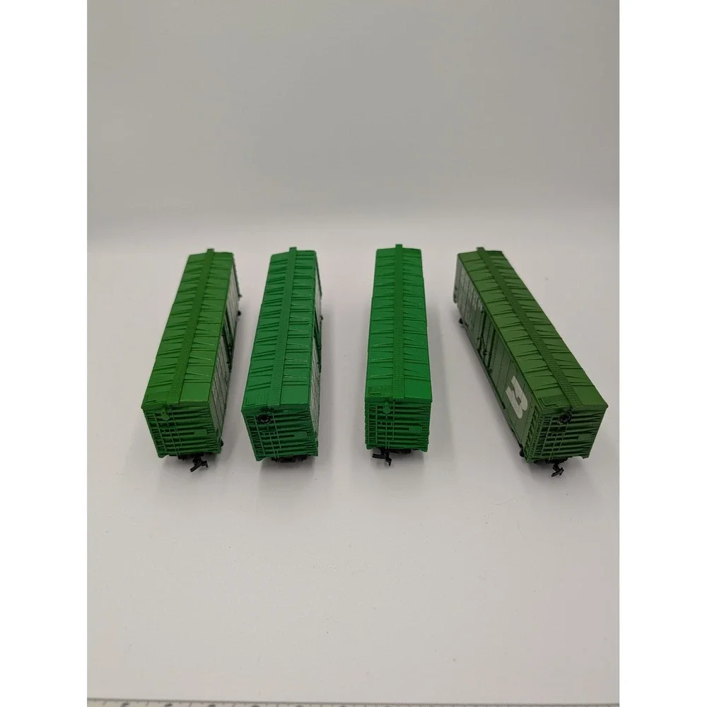 Lot of 4 HO Scale Burlington Northern‎ BN 100 024 Green Boxcars Model Train Cars